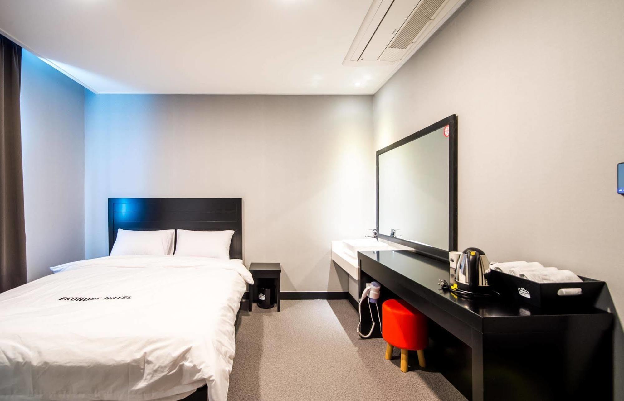 Ekonomy Hotel Σόκο Εξωτερικό φωτογραφία