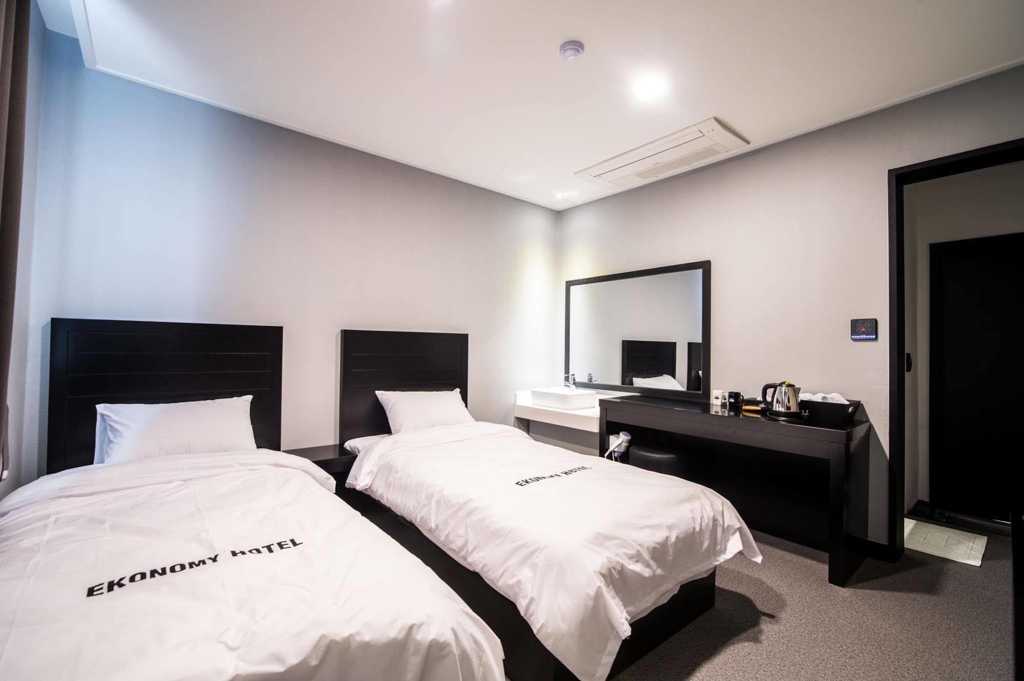 Ekonomy Hotel Σόκο Εξωτερικό φωτογραφία