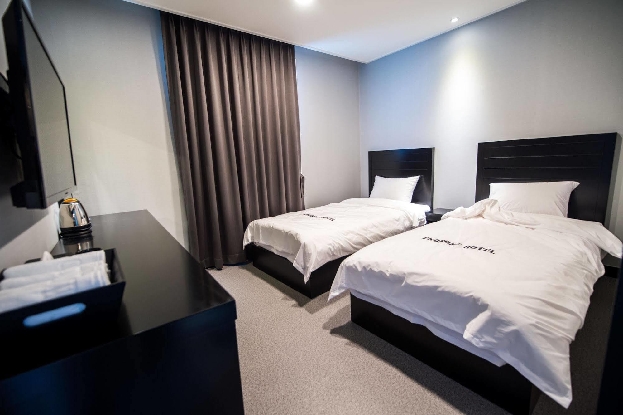 Ekonomy Hotel Σόκο Εξωτερικό φωτογραφία