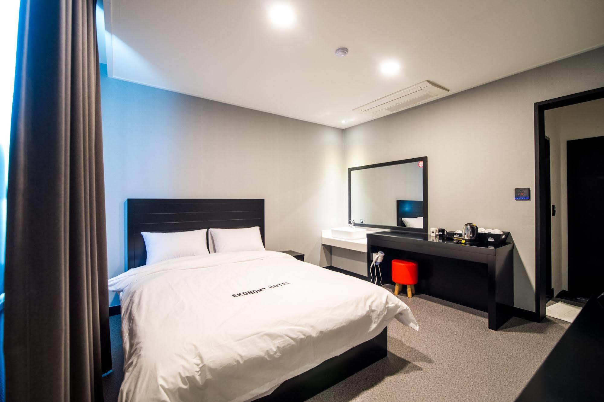 Ekonomy Hotel Σόκο Εξωτερικό φωτογραφία