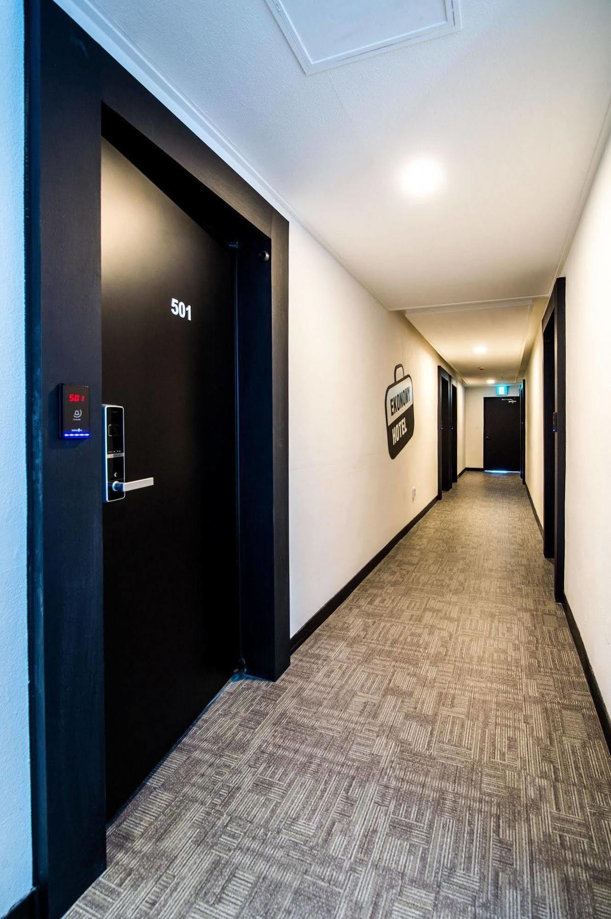 Ekonomy Hotel Σόκο Εξωτερικό φωτογραφία